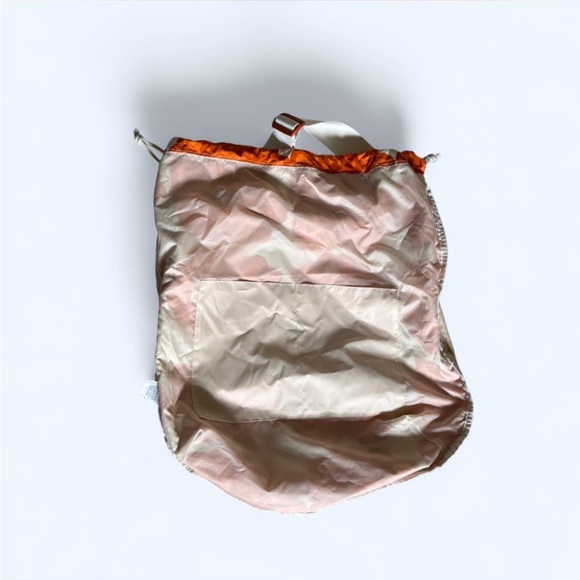 Marimekko Orange and White Floral drawstring bag - Uniqlo - Picture 7 of 7